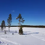 Eraemaajaerven Rannalla Taivalkoskella * Jokijärvi