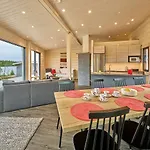 Eraemaajaerven Rannalla Taivalkoskella Villa Jokijärvi
