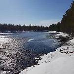 Eraemaajaerven Rannalla Taivalkoskella Villa Jokijärvi