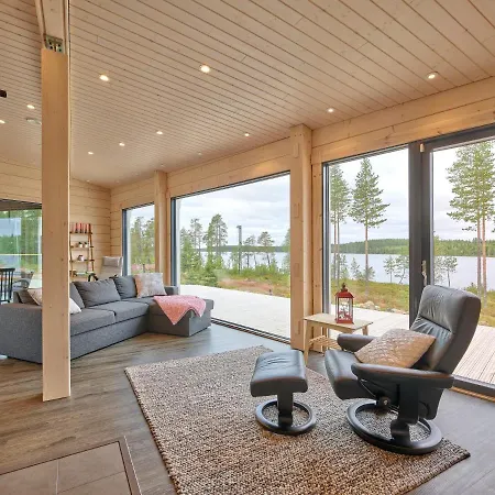 Eraemaajaerven Rannalla Taivalkoskella Jokijärvi