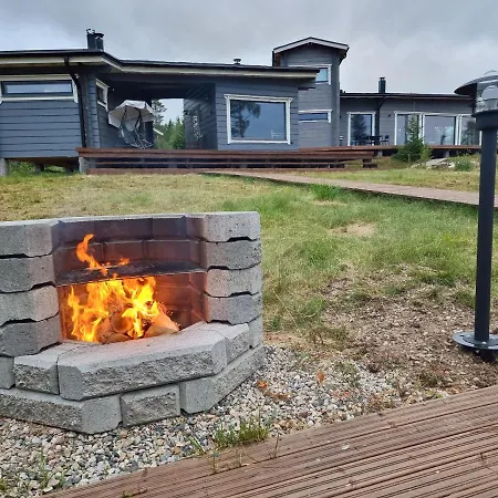 Eraemaajaerven Rannalla Taivalkoskella Villa