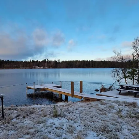 Villa Eraemaajaerven Rannalla Taivalkoskella *