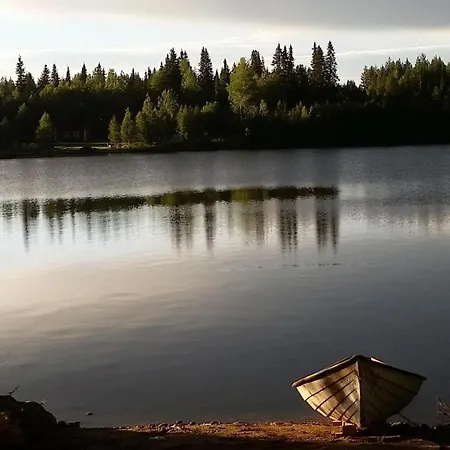 Huvila Eraemaajaerven Rannalla Taivalkoskella Βίλα