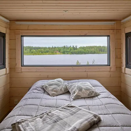 Eraemaajaerven Rannalla Taivalkoskella * Jokijärvi