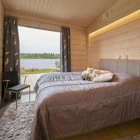 Eraemaajaerven Rannalla Taivalkoskella Villa Jokijärvi