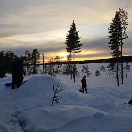 Huvila Eraemaajaerven Rannalla Taivalkoskella Jokijärvi